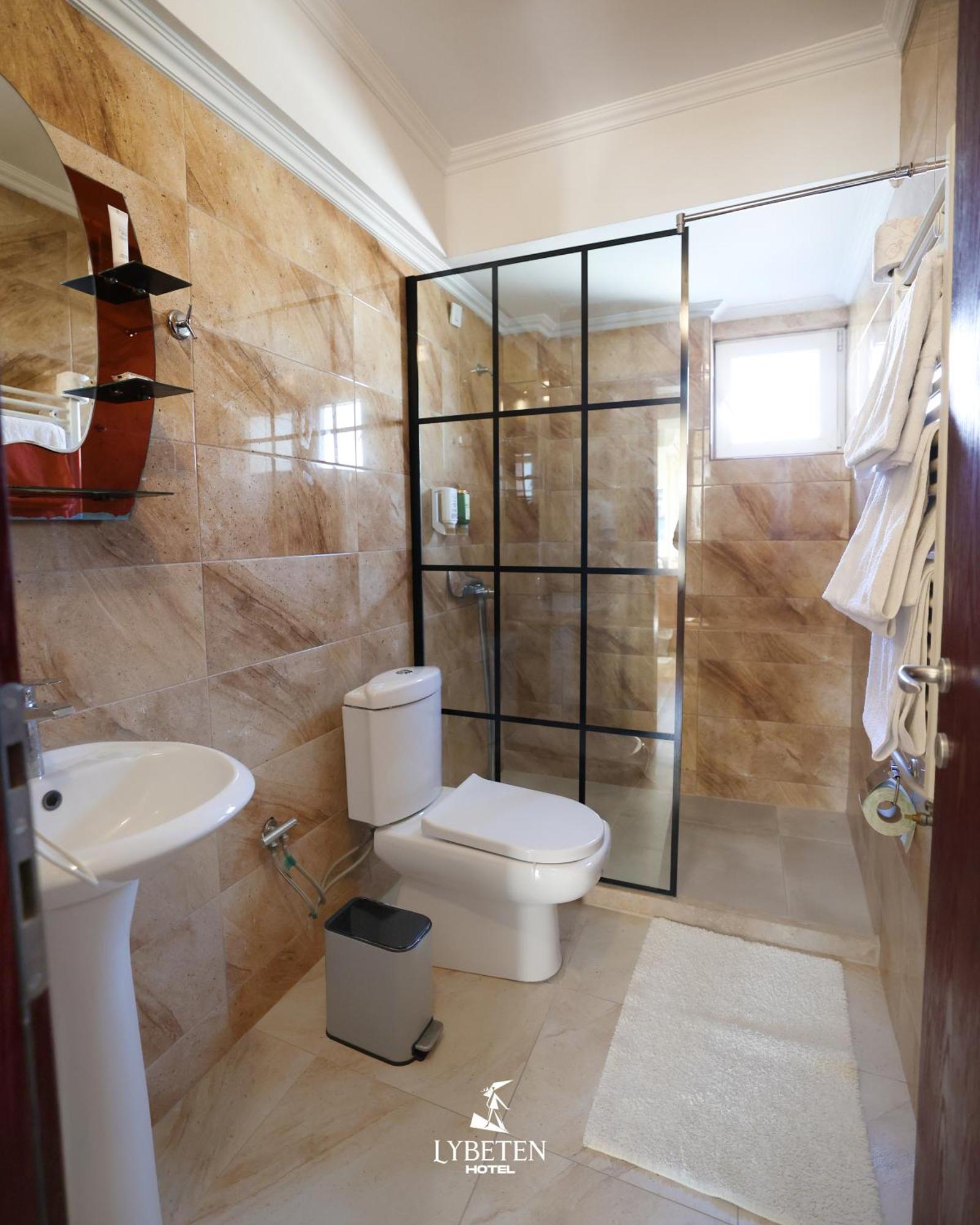 פריזאי Hotel Lybeten מראה חיצוני תמונה